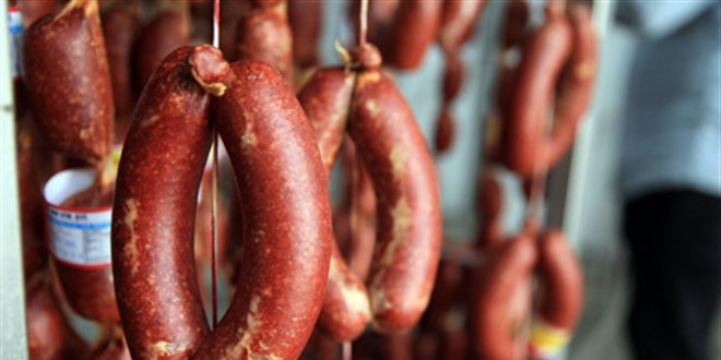 Köfte ve sucukta sakatat, baharat yapımında yasaklı boya kullanmışlar!