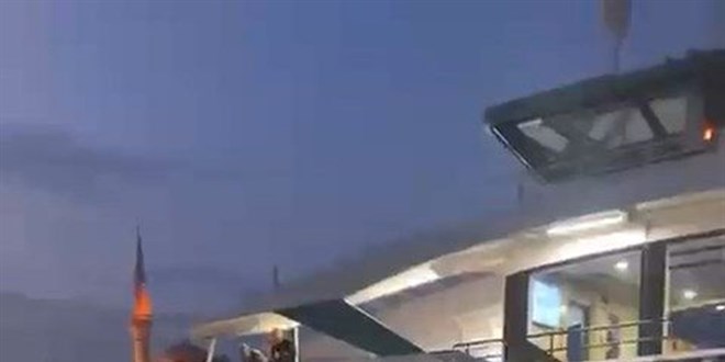 Korku dolu anlar: Yolcu motoru, balıkçı teknesine çarptı - Son Dakika Haber