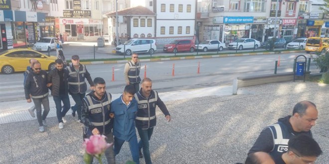 zmir'de asayi uygulamas: 136 tutuklama