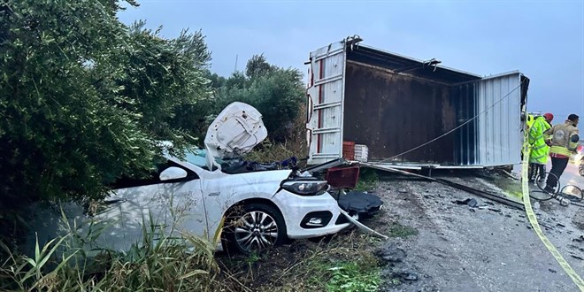 Alaehir'de kontrolden kan kamyonet dehet sat: 2 l