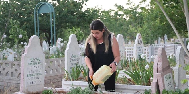 Ailesini ararken kendi mezarını buldu: 34 yıl sonra gerçek kimliğine kavuştu - Son Dakika Haber