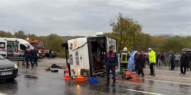 Bartn'da ii servisi devrildi: 1 l, 16 yaral