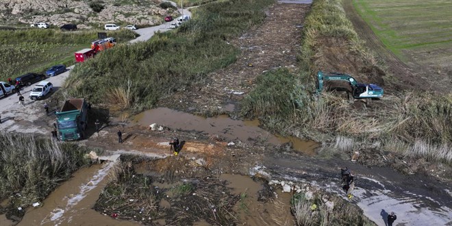 zmir Foa'da sele kaplan kiinin cansz bedenine ulald