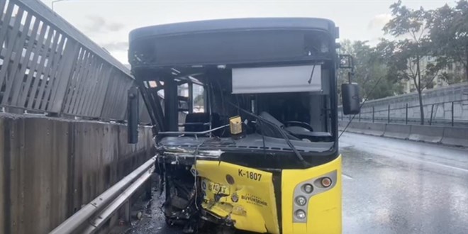 Kadıköy'de alkollü İETT şoförü kaza yaptı - Son Dakika Haber