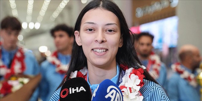 Milli tekvandocu Elif Sude Akgl, dnya ampiyonasnda gm madalya kazand