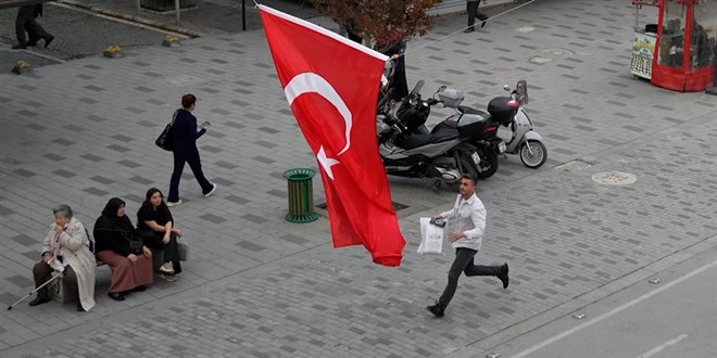 Cumhuriyetin 102. ylna zel sosyal deney: Bayrak sevgisi kalpleri stt!