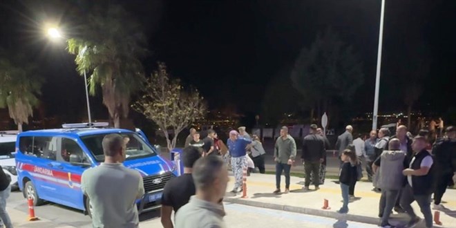 ocuklar yznden aileler arasnda bakl kavga: 2 yaral