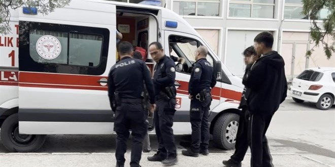 Okul k parkta bakl kavga: 2 ocuk baklanarak yaraland