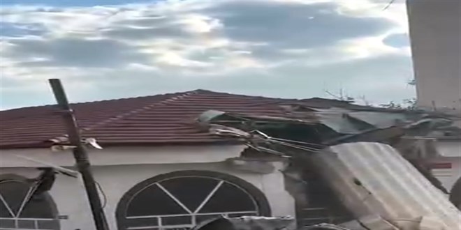 Başkent'te fırtına minareyi yıktı: Cemaat ölümden döndü - Son Dakika Haber