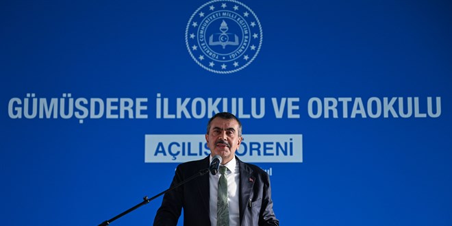 Bakan Tekin: Bayrak, Atatrk ve Cumhurbakanmzn grnr olmasn istedik