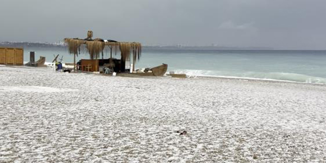 Antalya 15 dakikada k yaad, Konyaalt Sahili beyaza brnd - Son Dakika Haber