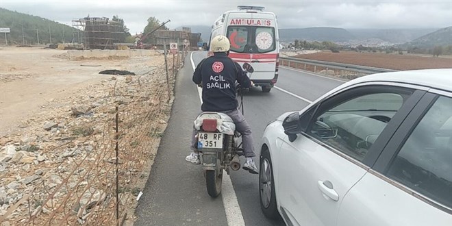 rnek davran: Salk personeli, kazazedenin motosikletini hastaneye ulatrd - Son Dakika Haber