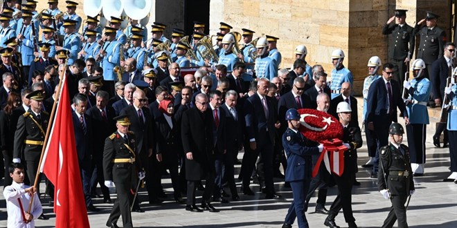 Cumhurbaşkanı Erdoğan Anıtkabir'i ziyaret etti