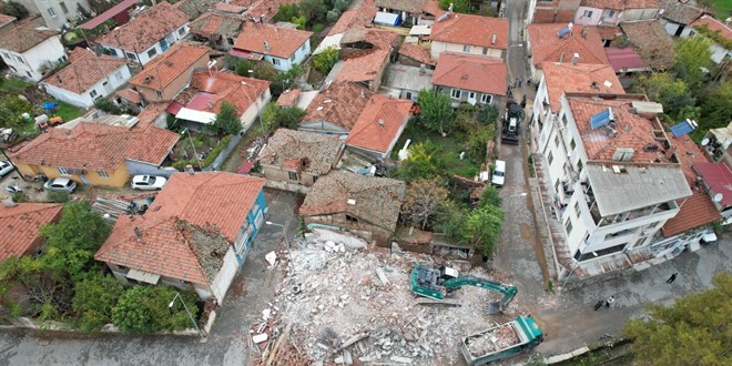 Bakan Kurum: Sndrg'da 80'i konut 127 bamsz blm ar hasarl