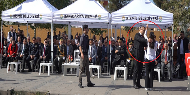 stiklal Mar'n okurken alayan renciyi, kaymakam teselli etti