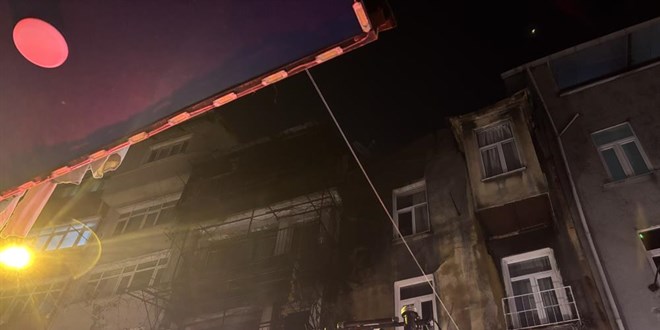 Kz istemede patlatlan havai fiekler evi yakt: 8 yaral - Son Dakika Haber