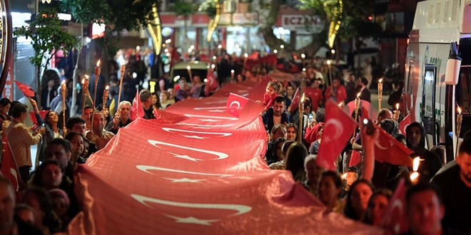 Serik'te 200 metrelik bayrakla 'Cumhuriyet' yry - Son Dakika Haber