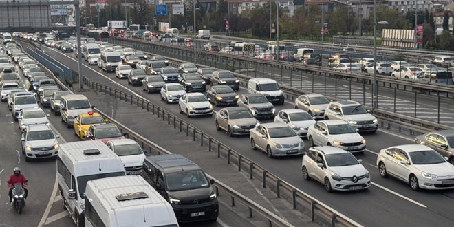stanbul'da trafik younluu her geen gn artyor