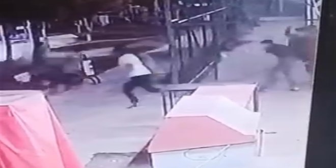 Parkta dehşet: Tartıştıkları 3 lise öğrencisini dövüp, bıçakladılar