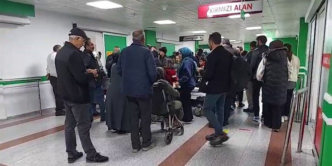 Okul çıkışı merdivenlerde izdiham: 23 öğrenci yaralandı