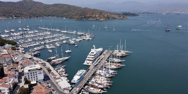 Bakan Kurum: Tekne ve yatların koylarımızda kontrollü konaklamalarını sağlayacağız