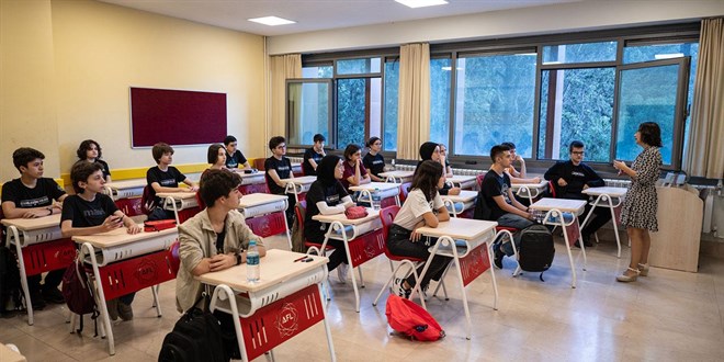 Eğitimde yapay zeka dönemi: Yazılı kağıtlarını yapay zeka puanlayacak - Son Dakika Haber