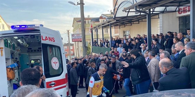 Babasnn cenazesinde daysn da kaybetti