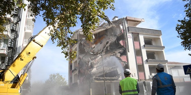 Sndrg'da pe pee art depremler - Son Dakika Haber