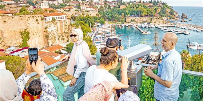 nc eyrekte tarihi rekorla turizmde altn a yaanyor