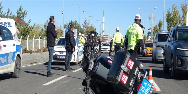 Yunus polisi kamyona çarptı; 1 yaralı
