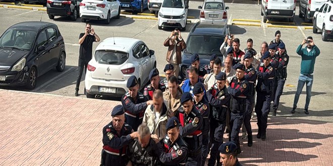 Yunan adalarına kaçmaya çalışan 8 eski asker yakalandı