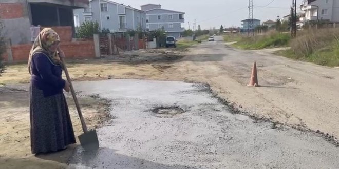  baa dt: Mahalleki yolu kendi imkanlaryla onard - Son Dakika Haber