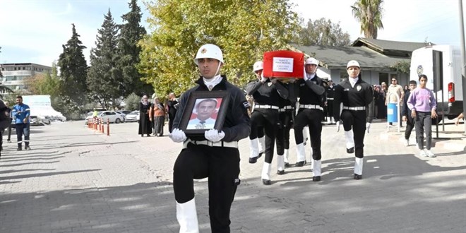 Kalp krizi geiren polis memuru son yolculuuna uurland - Son Dakika Haber