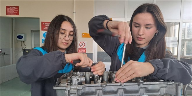 Nitelikli i gc hamlesi: Meslek liseleri ve niversiteler OSB'lerle eletiriliyor