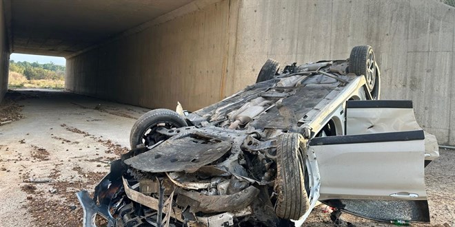 stanbul-zmir Otoyolu'nda otomobil arampole devrildi - Son Dakika Haber