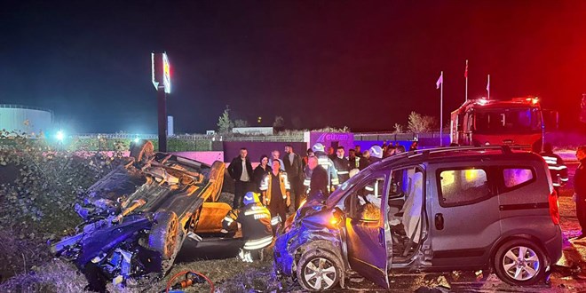 Edirne'de 2 tr ve 3 otomobilden zincirleme kaza: 1 l - Son Dakika Haber