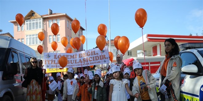 Ana snf rencileri, 'Lsemili ocuklar' iin gkyzne balon brakt