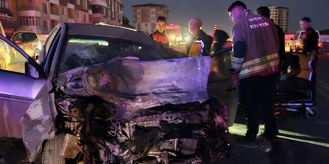 Hatay'da otomobil ile minibs arpt: ok sayda yaral var