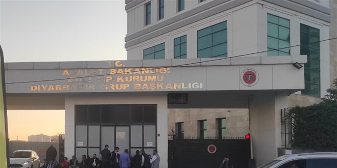 Akraba aileler arasnda silahl kavga: 1 l, 1 yaral