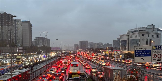 stanbul'da akam saatlerinde trafik younluu yzde 90'a kt - Son Dakika Haber