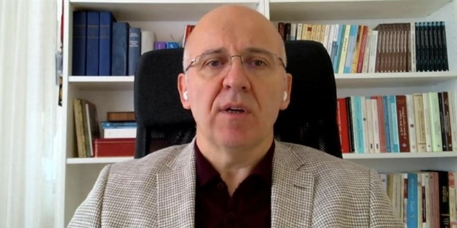 Profesr Ahmet Uysal Atatrk paylamn sildi