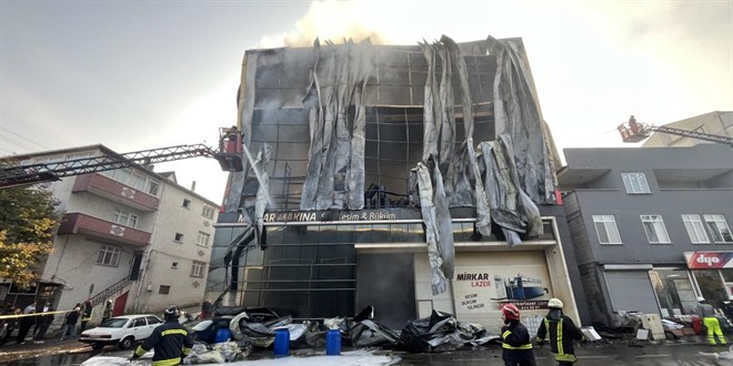 Kocaeli'de parfm deposunda yangn: 6 can kayb