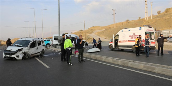 rnak'ta minibs ve hafif ticari ara arpt: 19 yaral