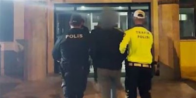 Trafikte otomobilin camn yumruklayan srcye ev hapsi - Son Dakika Haber