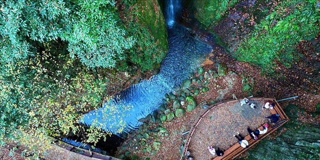 Akta elalesi, misafirlerini sonbahar renkleriyle arlyor