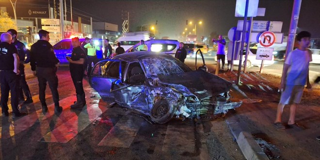 Mersin'de minibs ile otomobil arpt: 11 yaral - Son Dakika Haber