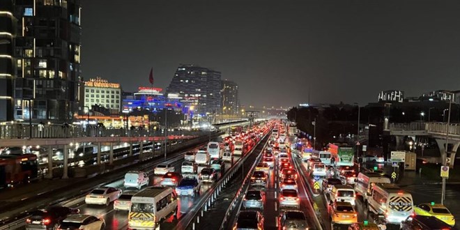 stanbul'da akam trafii ve yamur: Younluk yzde 89'u buldu - Son Dakika Haber