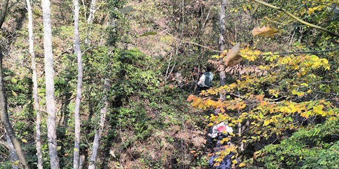 Oluyla birlikte cesedi bulunan kadnn kayp cep telefonu aranyor