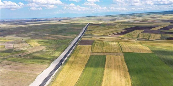 Arsa ve tarla piyasas fren yapt: Arsa-tarla fiyatnn en az artt iller!