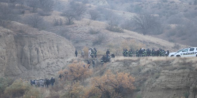 '18 askerin naana ulald, 2 askerin naa aranyor'